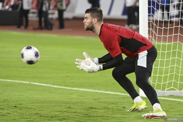 Tentu! Berikut adalah alternatif judul untuk "Hati-hati dengan Senjata Bola Mati Timnas Bahrain":

1. "Waspada Terhadap Ancaman Setpiece Timnas Bahrain"
2. "Perhatian Ekstra: Kekuatan Bola Mati Timnas Bahrain"
3. "Antisipasi Serangan Bola Mati dari Timnas Bahrain"
4. "Mewaspadai Strategi Setpiece Timnas Bahrain"
5. "Kekuatan Tersembunyi: Senjata Bola Mati Bahrain"

Jika Anda memiliki tema atau konteks tertentu yang ingin difokuskan, beri tahu saya!