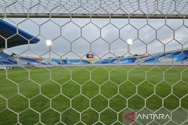 Arema FC Terima Sanksi akibat Pelemparan Bus Persik: Keputusan Panpel