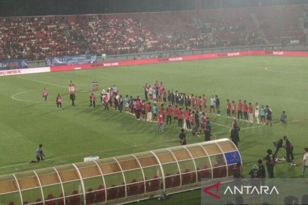 Bali United Gelar Acara Perpisahan untuk Stefano Cugurra