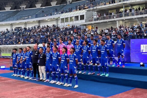 Berikut beberapa alternatif judul untuk "Pemain Persib Bandung dalam kondisi siap arungi kompetisi":

1. "Pemain Persib Bandung Siap Menyongsong Tantangan Kompetisi"
2. "Persib Bandung: Tim Siap Tempur di Musim Kompetisi"
3. "Kesiapan Pemain Persib Bandung Menghadapi Musim Baru"
4. "Pemain Persib Bandung: Siap Menghadapi Gelaran Kompetisi"
5. "Persib Bandung Dapatkan Kesiapan Optimal untuk Kompetisi Mendatang"
6. "Tim Persib Bandung: Kesiapan Penuh Menuju Kompetisi"
7. "Pemain Persib Bandung Siap Beraksi di Arena Kompetisi"

Jika Anda butuh lebih banyak pilihan atau variasi, silakan beri tahu!