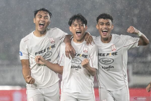 Jadwal Lengkap Persis Solo di Super League Musim 2025/2026" bisa diubah menjadi:

"Rincian Jadwal Persis Solo di Super League 2025/2026"

atau 

"Seluruh Jadwal Persis Solo untuk Super League Musim 2025/2026"

atau 

"Jadwal Pertandingan Persis Solo di Super League 2025/2026" 

Apakah ada format atau gaya tertentu yang Anda inginkan untuk judul ini?