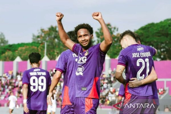 You can alternate the title of "Williams Lugo" as "Player of the Match" by using some variations. Here are a few suggestions:

1. Williams Lugo: Star of the Game
2. Williams Lugo: Match Hero
3. Williams Lugo: Player of the Game
4. Williams Lugo: Outstanding Performer
5. Williams Lugo: MVP of the Match
6. Williams Lugo: Game Changer

Feel free to choose any of these or mix and match to create a title that suits your needs!