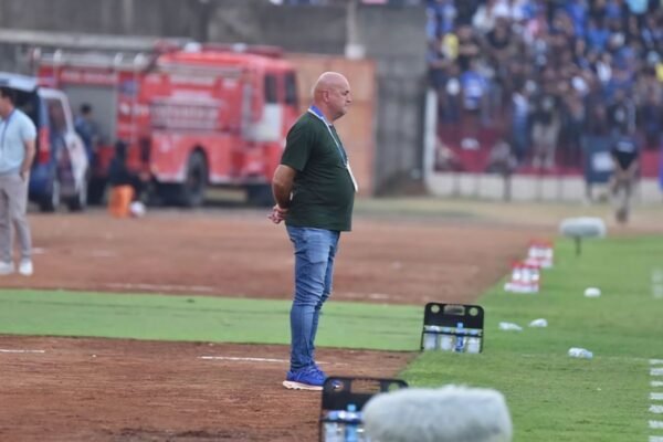Bojan Hodak Evaluasi Penampilan Lini Depan Persib Setelah Hasil Imbang Melawan PSIM
